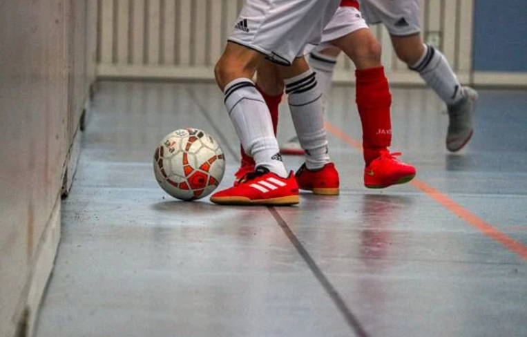 Indoor soccer shoes on on sale turf